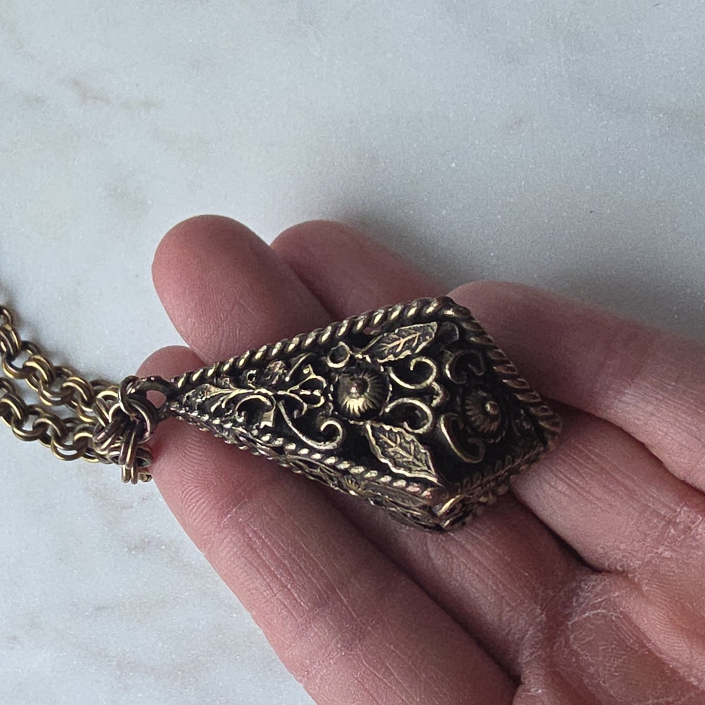 vintage or antique filigree cage pendant necklace - Picture 8 of 10